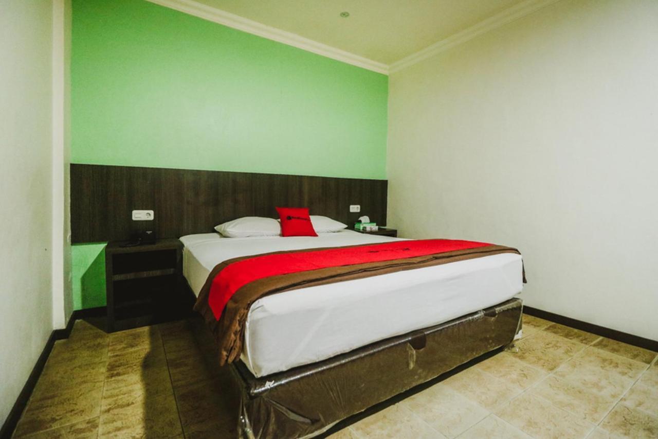 RedDoorz Plus near Jambi Prima Mall Exterior foto
